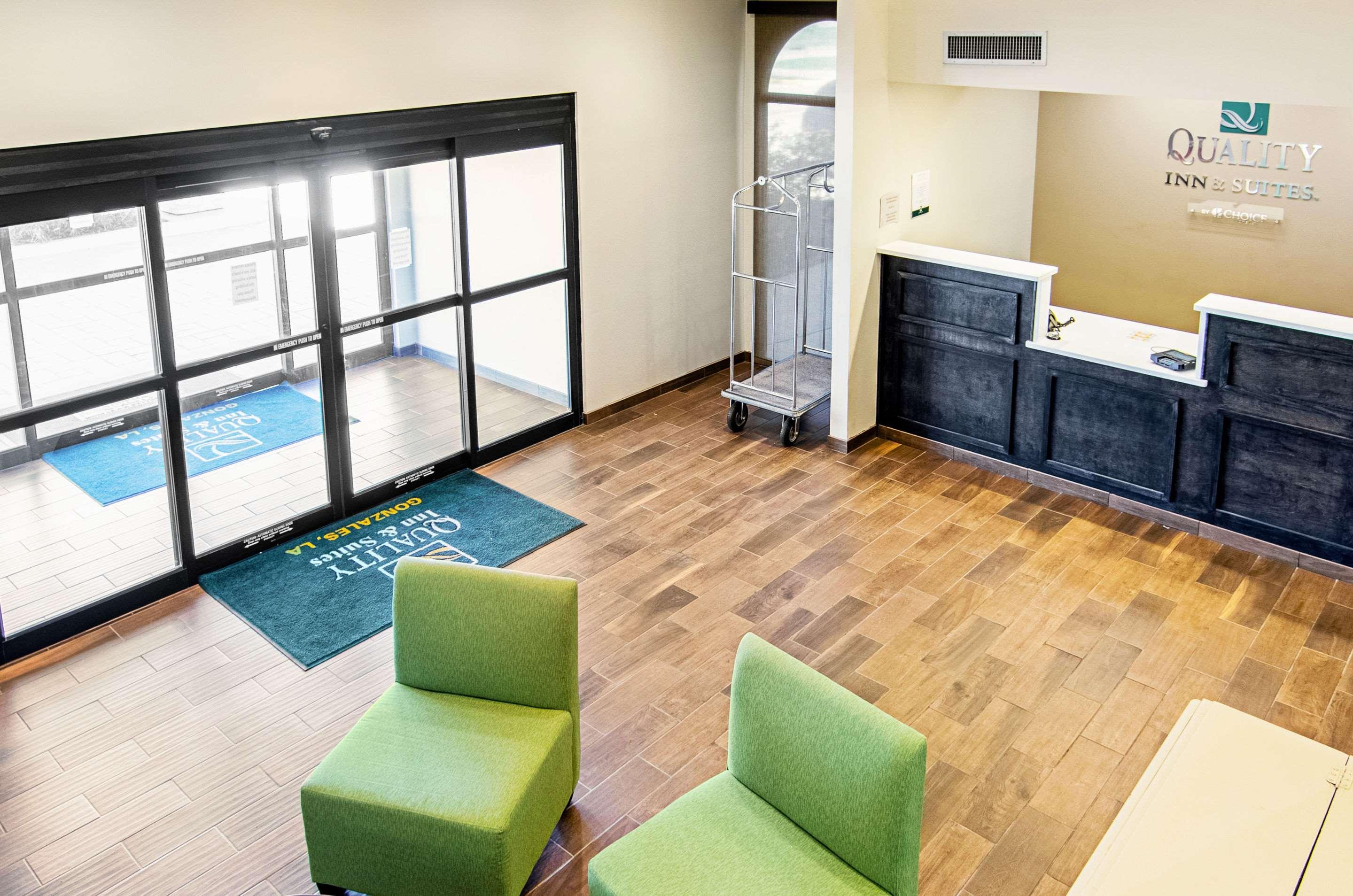 Quality Inn & Suites Near Tanger Outlet Mall Gonzales Exteriér fotografie