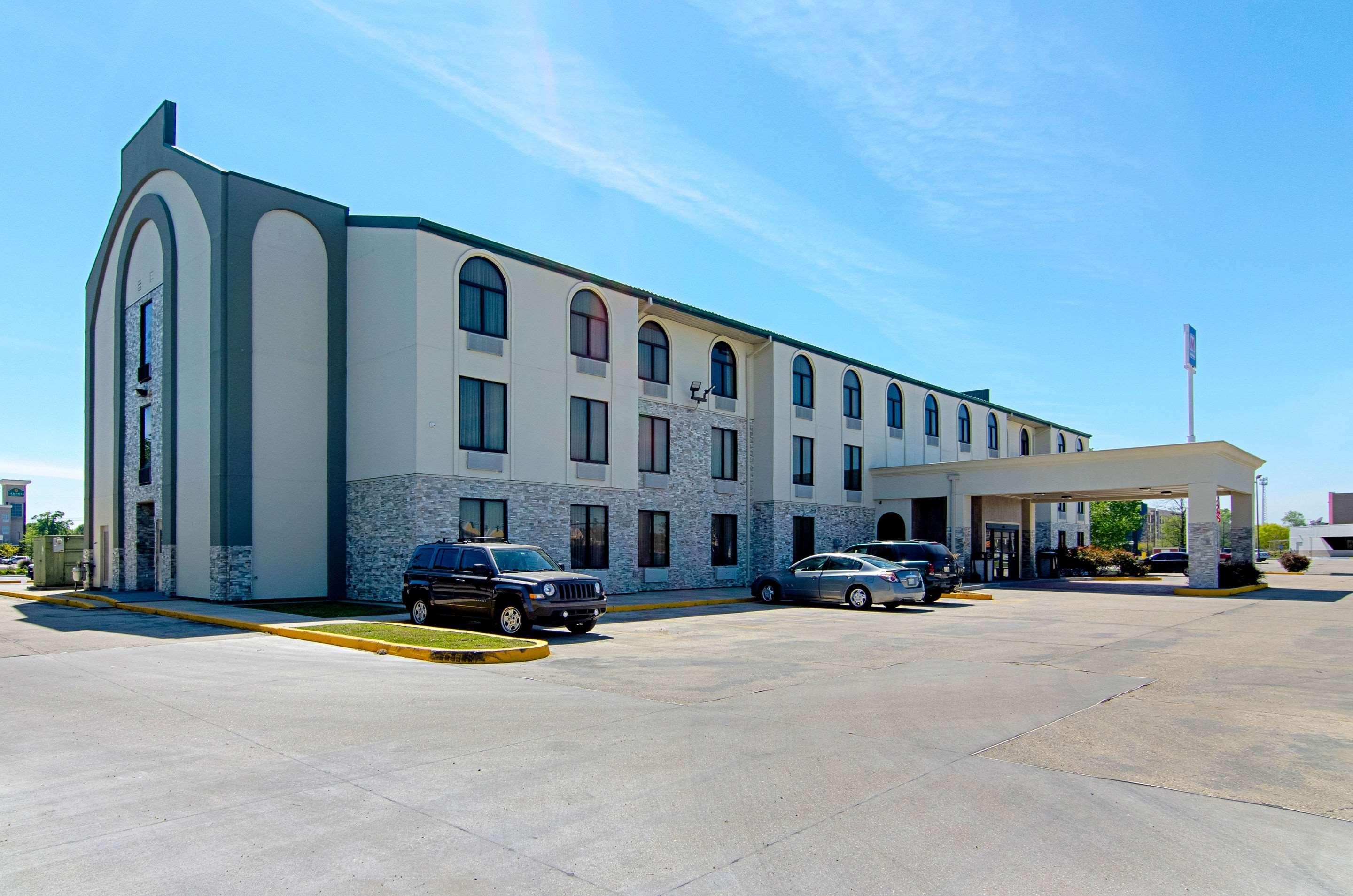 Quality Inn & Suites Near Tanger Outlet Mall Gonzales Exteriér fotografie