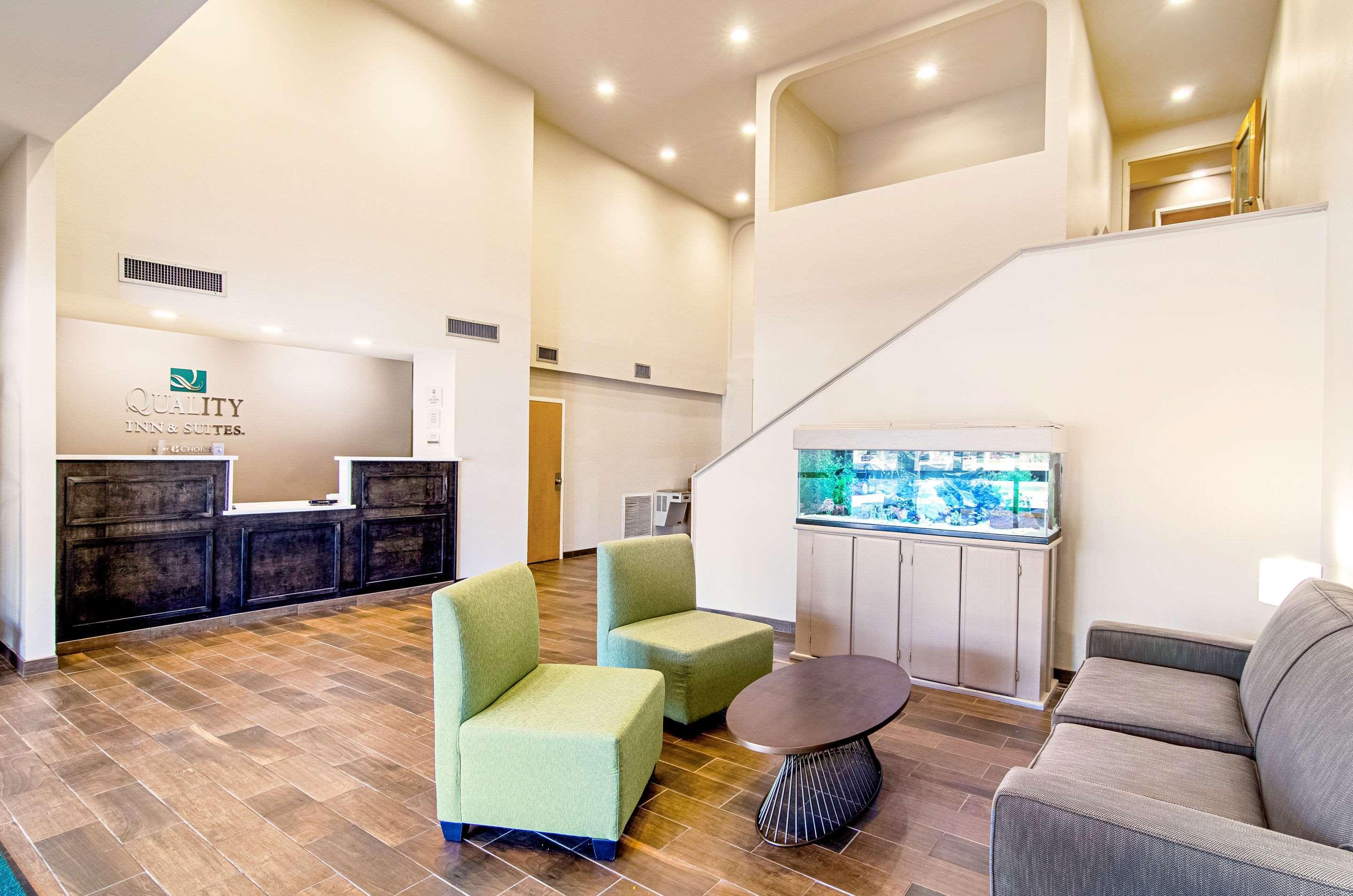 Quality Inn & Suites Near Tanger Outlet Mall Gonzales Exteriér fotografie
