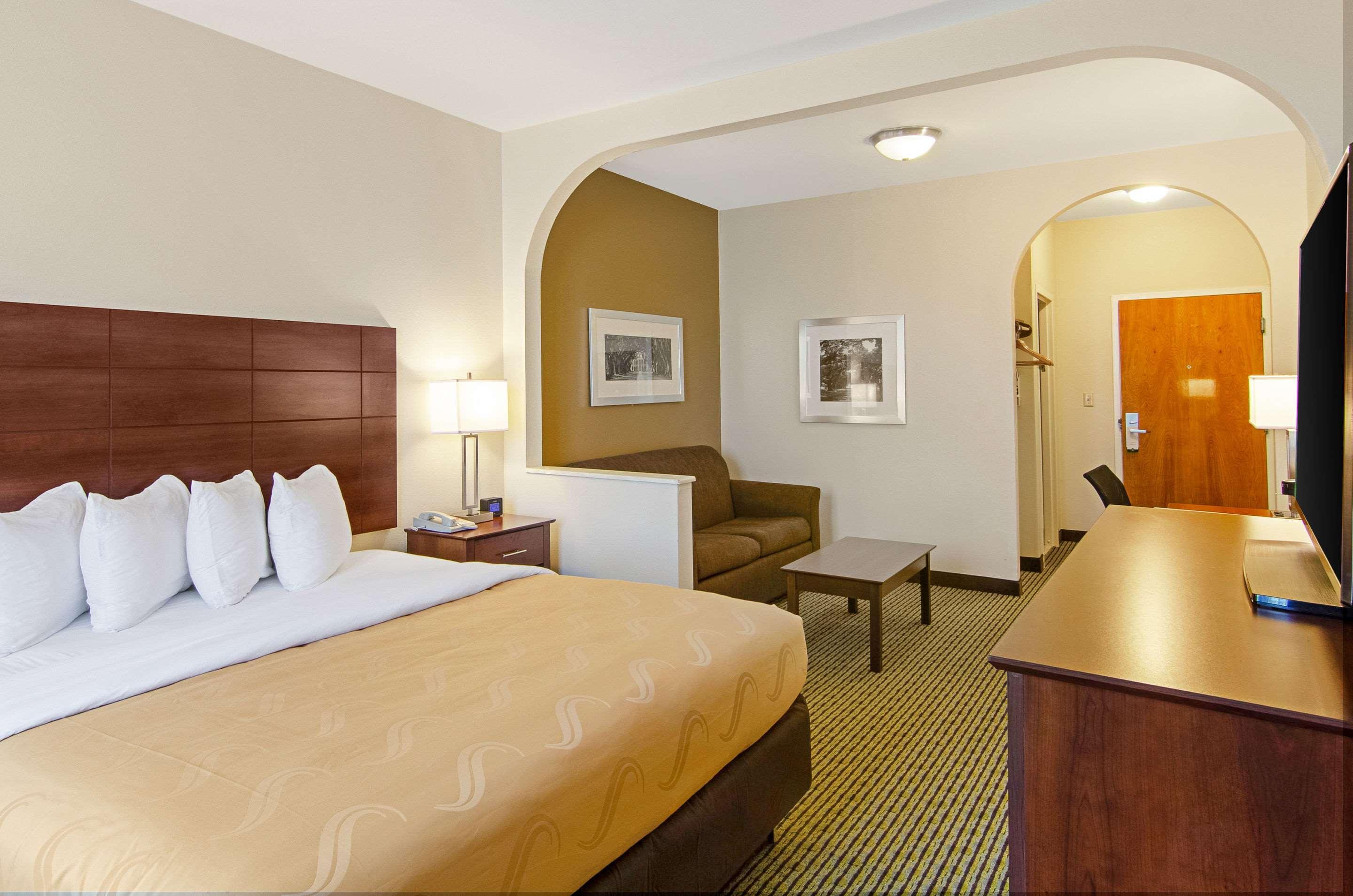 Quality Inn & Suites Near Tanger Outlet Mall Gonzales Exteriér fotografie