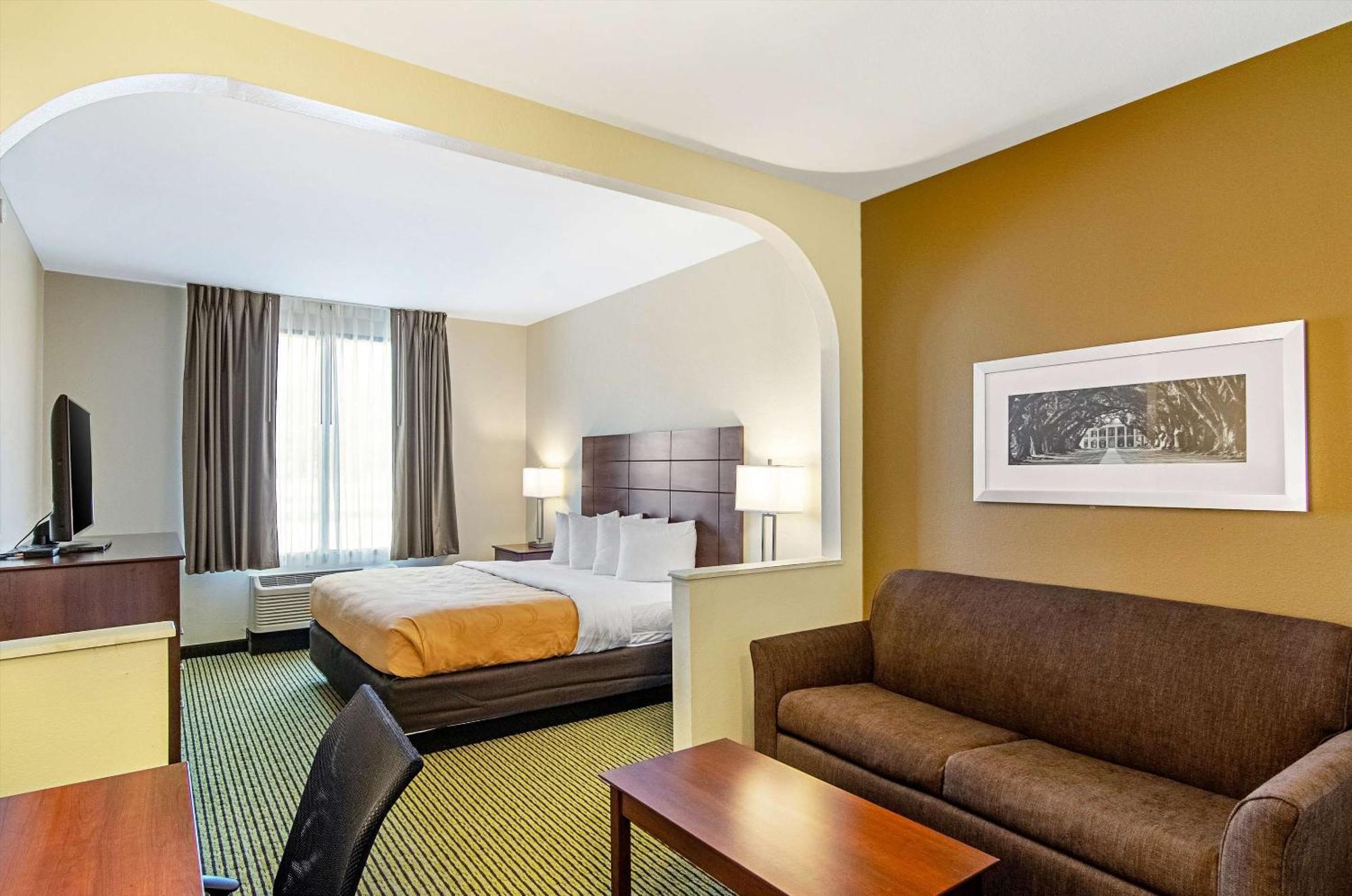 Quality Inn & Suites Near Tanger Outlet Mall Gonzales Exteriér fotografie