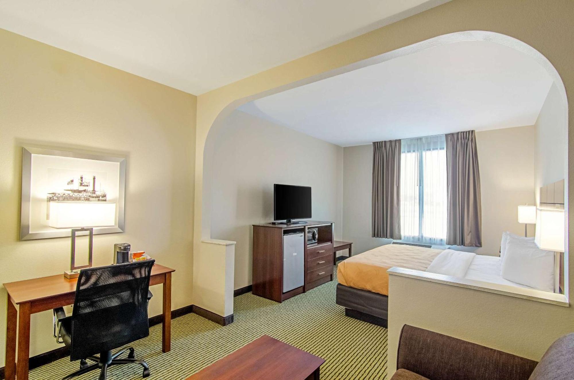 Quality Inn & Suites Near Tanger Outlet Mall Gonzales Exteriér fotografie