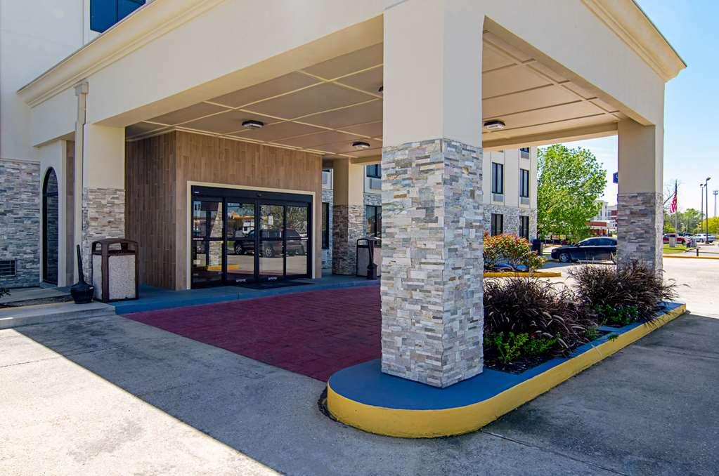 Quality Inn & Suites Near Tanger Outlet Mall Gonzales Exteriér fotografie
