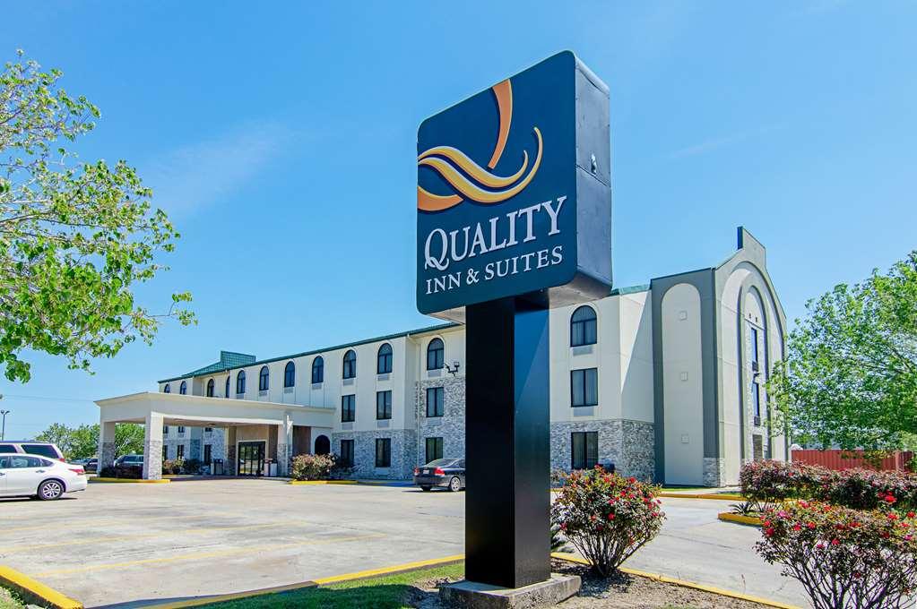 Quality Inn & Suites Near Tanger Outlet Mall Gonzales Exteriér fotografie