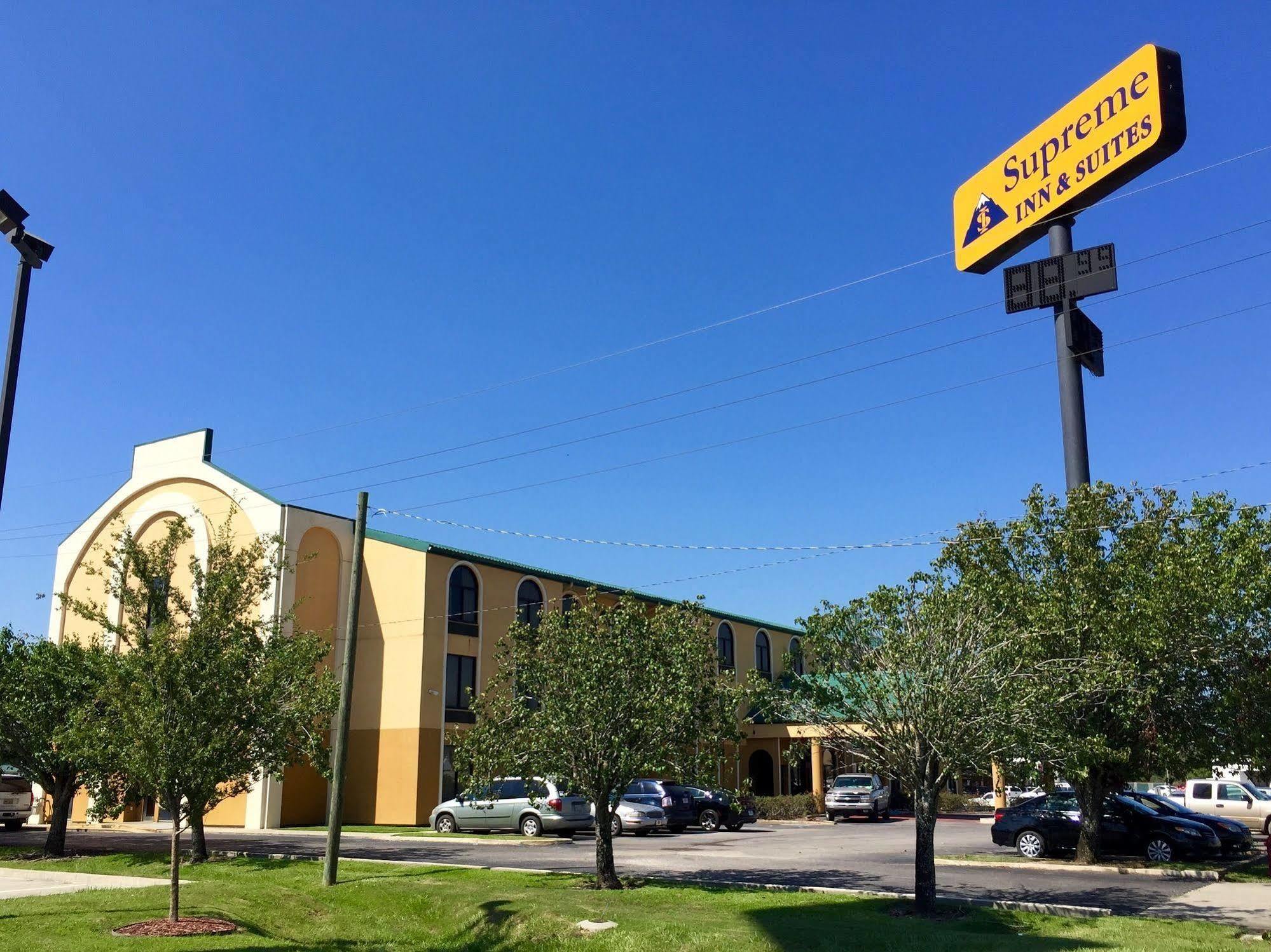 Quality Inn & Suites Near Tanger Outlet Mall Gonzales Exteriér fotografie