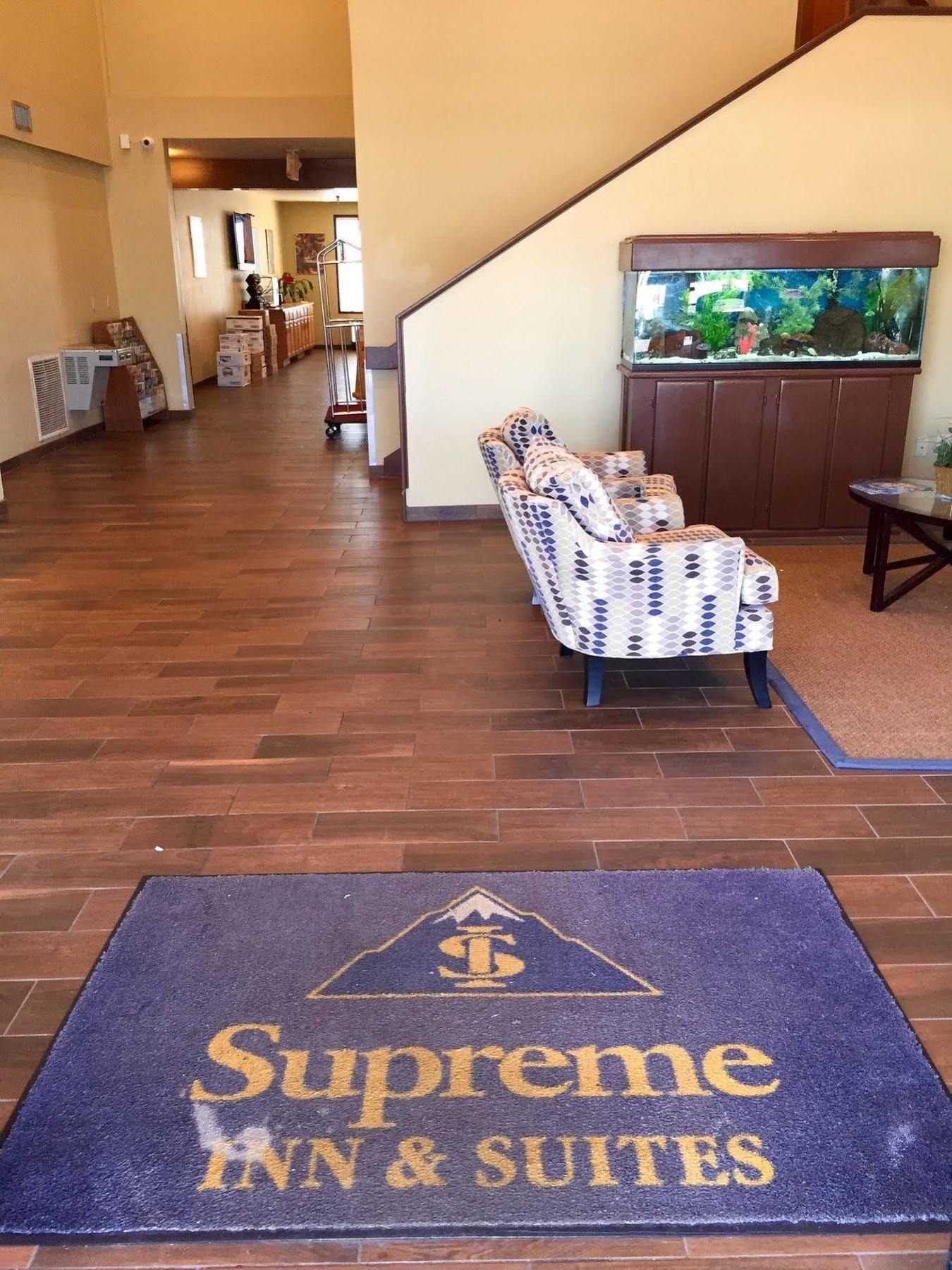 Quality Inn & Suites Near Tanger Outlet Mall Gonzales Exteriér fotografie