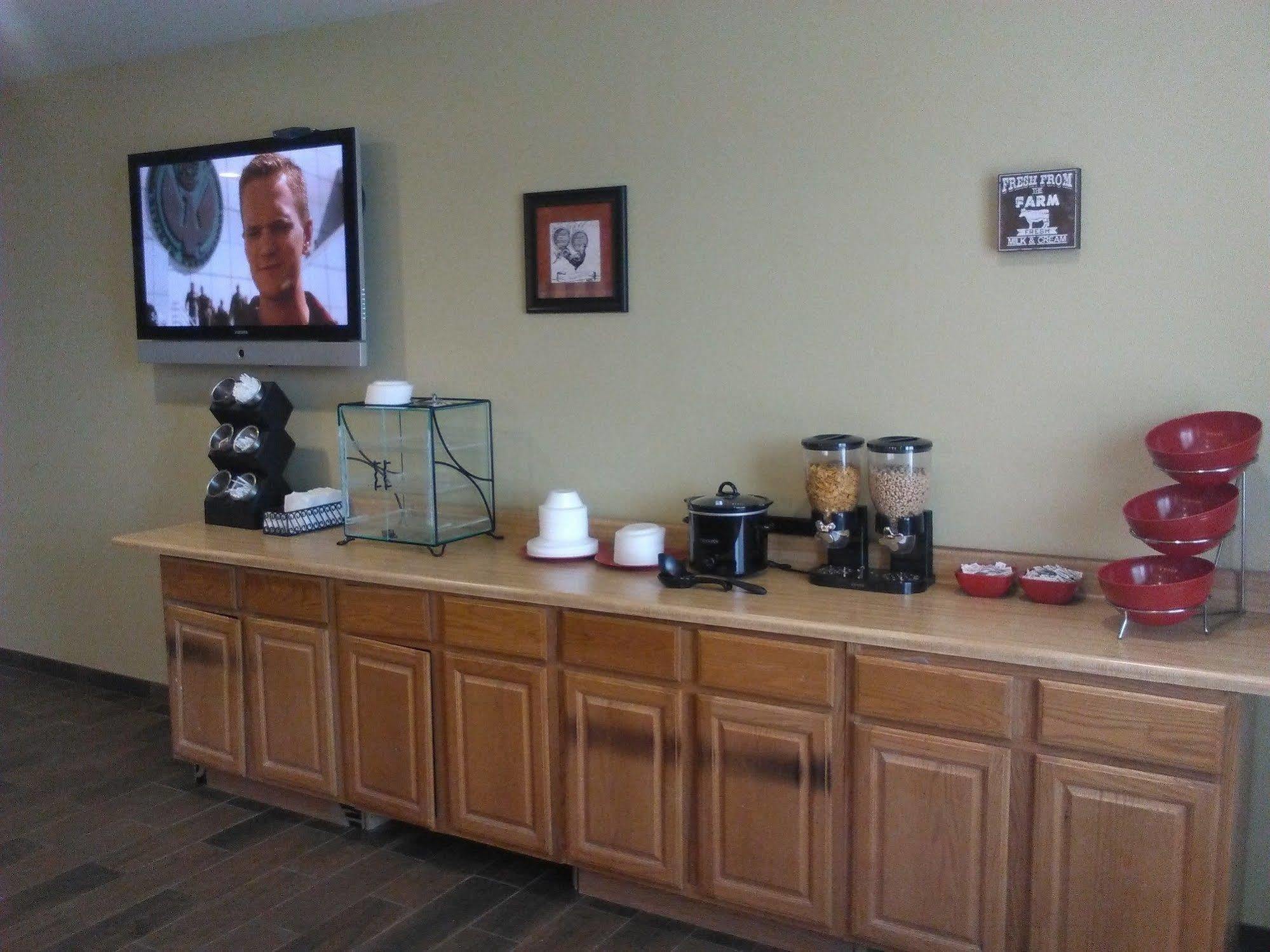 Quality Inn & Suites Near Tanger Outlet Mall Gonzales Exteriér fotografie
